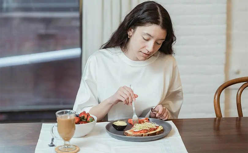 Mindful Eating vs Diet Ketat